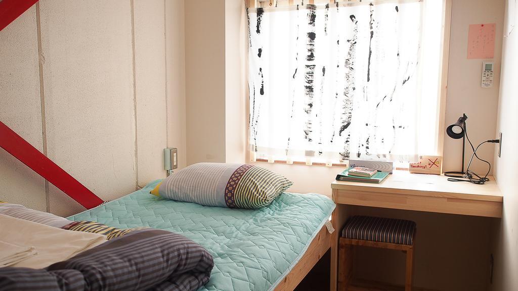 Kamagasaki University Of The Arts Cafe Garden Guest House Aka Cocoroom Осака Екстериор снимка